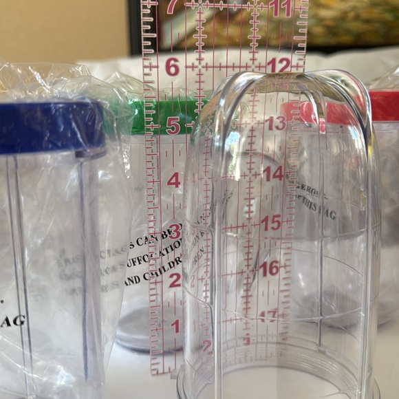 NWOB- Magic Bullet Deluxe Blender Replacement set
10 Items Brand New - Picture 6 of 6